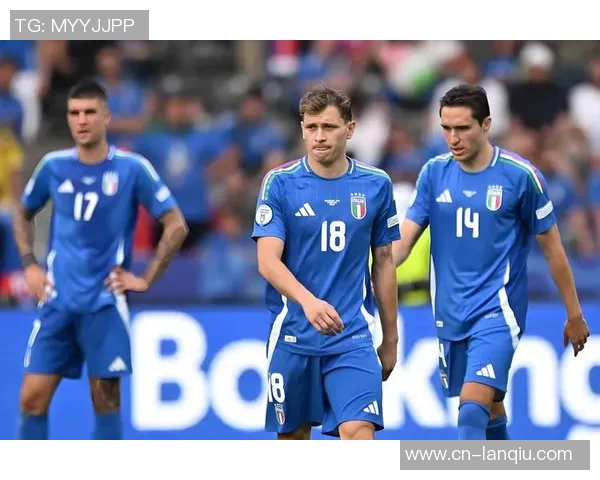 意大利国家队客战爱沙尼亚海报曝光多纳鲁马巴斯托尼小基恩齐亮相 意大利国家队客战爱沙尼亚海报曝光多纳鲁马巴斯托尼小基恩齐亮相