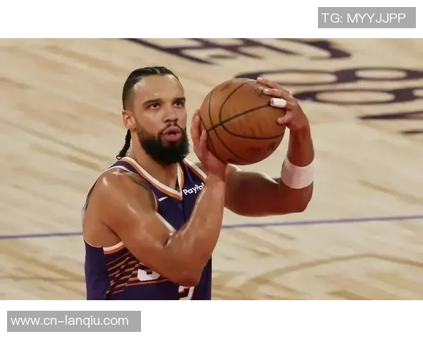 布克全力以赴砍下38分却难救主球队失利表现令人心疼