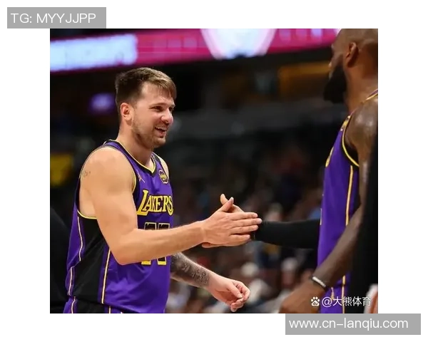 沃特森神勇表现三分精准轰下30分助球队逆转胜利展现超级实力